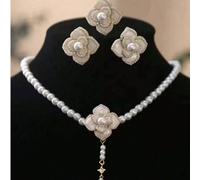 Set di 4 pezzi di gioielli vintage minimalisti con perle: collana, anello, orecchini, catena per la clavicola con design a petalo di camelia, accessori versatili per ragazze Tagli UnicaABS