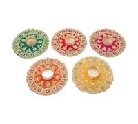 Set di 5 tappetini Aasan Rangoli con portacandele a T per la casa realizzati in tessuto di velluto ricami dorati per festival Diwali decorazione decorazione (dimensioni: 12,7 cm) (rosso, verde