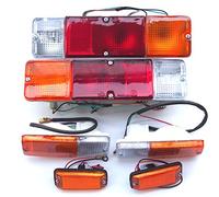 Set di luci posteriori anteriori e sinistre, indicatori di direzione anteriori e posteriori, ripetitori