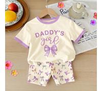 Set di maglietta a maniche corte con scollo tondo e pantaloncini skinny da bambina, con stampa a fiocco e scritta "Daddy's Girl", in colore crema, stile carino e dolce, adatto per l'estate, comodo e f