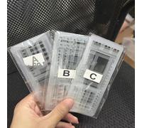 Set di stencil flessibili in ABS con modelli rettangolari di varie dimensioni, opzioni casella di controllo e righelli dentellati sui bordi per creare layout uniformi per diario con facilità