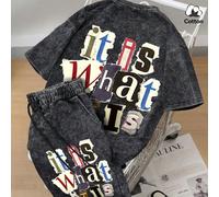 Set estivo da uomo di moda di strada "È quello che è" composto da maglietta grafica e pantaloncini, outfit casual giornaliero in 2 pezzi in nero lavato, elasticizzato L,M,S,XL,XXLGrafico,LettereTessut