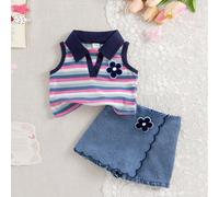 Set estivo dolce da 2 pezzi per bambina, canotta senza maniche a righe con colletto POLO blu navy e decorazioni floreali in crochet 3D, abbinata a pantaloncini in denim con volant ondulati e decorazio
