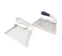 Set paletta e spazzola Beldray Deep Clean - Design compatto e piatto, testa sottile della scopa per aree difficili da raggiungere, setole folte a sventaglio antigraffio, gancio per riporlo appeso.