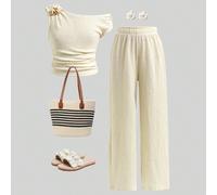 Set per ragazze pre-adolescenti: La maglietta presenta un design asimmetrico della spalla, con un lato sostenuto da una bretella a spaghetti e l'altro lato che cade naturalmente per scoprire la spalla