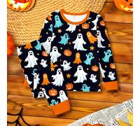 Set pigiama da 2 pezzi per bambini piccoli, composto da una maglietta a girocollo arancione in maglia elastica e pantaloni, con stampe a tema Ognissanti di fantasmi, zucche e stelle che brillano al bu