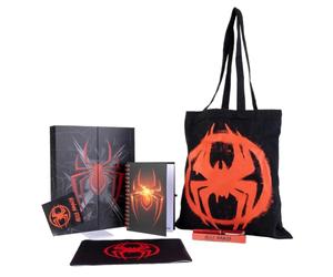 Set Regalo da scrivania Spider-Man Miles Morales per Bambini e Adolescenti, Confezione di cancelleria con Licenza Ufficiale con Borsa Nera, quaderno a Spirale e Astuccio, Ideale per la Scuola e Come
