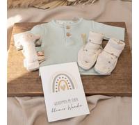 Set regalo per neonati prematuri con maglietta a maniche lunghe, scarpine e sonaglio – Trama