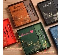 Set regalo taccuino personalizzato con testo/logo A5, include taccuino + penna + ricarica + scatola regalo. Blocco note. Copertina in materiale PU con sensazione di pelle e colore cangiante grigio,ner