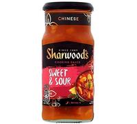 Sharwood's Salsa di cottura in agrodolce 425g - Una salsa dolce e appiccicosa con verdure croccanti e ananas succoso.