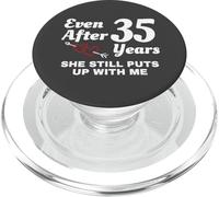 She Still Puts Up With Me 35 Anniversario di matrimonio PopSockets PopGrip per MagSafe