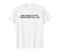 She Thinks On My Pertanto Divertente Gen Z Meme Gioco di Parole Witty Maglietta con Stampa Grafica Economica