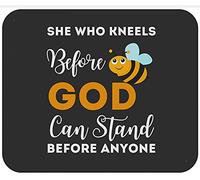 She Who Kneels Bee God Can Stand Bee Anyone, Christianty Priest Church Tappetino per Mouse Antiscivolo Mousepad Lavabile Mouse Pad for Laptop Accessori Scrivania Pc 25X30Cm