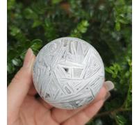 SHFTQXSLAT White Agate Crystal Ball, Stone Sphere for Divination,Polished Photography Prop Decorative for Home & Office Art Decor,60mm