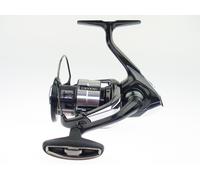 SHIMANO 23 VANQUISH FC - MAX DRAG (KG): 9, RATIO: 6.4/1, FILO RECUPERATO PER GIRO DI MANOVELLA (CM): 94, PESO (GR): 170, CUSCINETTI: 11 + 1, CAPIENZA (MM/M - LB/YDS): 0.25 / 210, MODELLO: C3000 XG