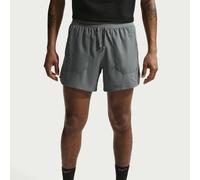 Shorts in tessuto Nike Stride Dri-Fit Gris S