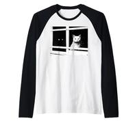 Siamo Noi. Due Gatti, Una Finestra. Una Coppia purrfetta. Maglia con Maniche Raglan