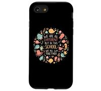 Siamo tutti diversi ma in questa scuola nuotiamo tutti insieme Custodia per iPhone SE (2020) / 7/8