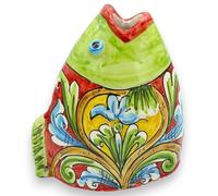 SICILIA BEDDA CAPACI Testa Pesce da appoggio o da Appendere, Ceramica Caltagirone, h 18 x 15 cm ca. Decoro Barocco Multicolore, Fondo Verde/Rosso