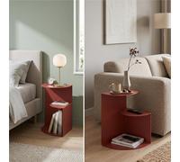 Sidetable SLOPE dal design minimal e moderno Dimensioni 37x38xh 50 cm che può essere utilizzato sia come tavolino di servizio lato divano sia come semplice comodino colore Rosso Terracotta rosso