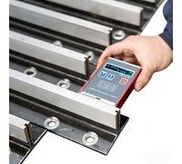 SIEEOUR Tester Rugosità Superficie 4 Parametri Ra Rq Rz Rt, Precisione 0,01μm, Profilometro Portatile, Display Led, Campo Ra/Rq 0.05-15.0μm Rz/Rt 0.1-50.0μm, Blocco Taratura Incluso Per Ispezione