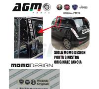 SIGLA LOGO ADESIVO MOMO DESIGN PORTA SX LANCIA YPSILON ORIGINALE FCA OE 71747657