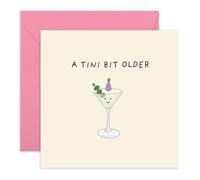 Simpatico biglietto di compleanno Martini Pun - 'A Tini Bit Older' - Regali per lei, Bestie, BFF, sorella, sorella, mamma, zia, suocera, cugina, collega - saluto eccentrico a tema cocktail - viene