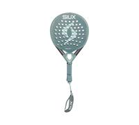 Siux Scopri il Potere e il Controllo con TRILOGY ELITE 6 Alla ricerca di una racchetta da padel che combini tecnologia avanzata e design eccezionale? La TRILOGY ELITE 6 di Siux è la scelta perfetta pe