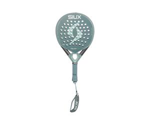 Siux Scopri il Potere e il Controllo con TRILOGY ELITE 6 Alla ricerca di una racchetta da padel che combini tecnologia avanzata e design eccezionale? La TRILOGY ELITE 6 di Siux è la scelta perfetta pe