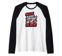 Skate Hard or Go Home Retro Roller Skates Design Maglia con Maniche Raglan