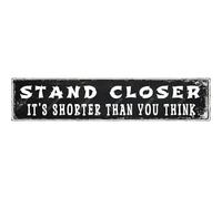 SMAZDFXX Cartello stradale vintage Stammi più vicino, è più corto di quanto pensi, decorazione da parete per casa, fattoria, bar, caffetteria, recinzione, cortile, 4x16 pollici