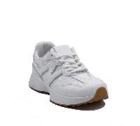 Sneakers con plateau comode ed eleganti da donna di JZ Brothers Pensate per la donna moderna che cerca comfort e versatilità, queste sneakers con plateau sono il complemento perfetto per look casual,