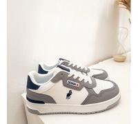Sneakers urbane da uomo VIKIVIKI SHOES dal design sportivo e moderno, con lacci regolabili e suola resistente per un comfort che dura tutto il giorno. Calzature versatili ideali per l'uso quotidiano, 