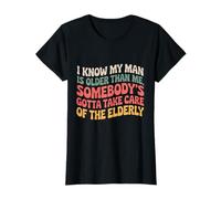 So Che Il Mio Uomo è più Vecchio di Me Qualcuno Si Prende Cura degli Anziani Maglietta