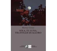 Sola, tu, luna, tra foglie di alloro