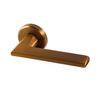 Soluzione moderna per porte per uso domestico, con struttura robusta e aggiunta di colore, uso quotidiano e casual, porta minimalista