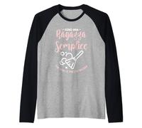 Sono Una Ragazza Semplice Che Ama Le Pulizie Di Casa Maglia con Maniche Raglan