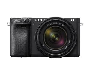 Sony α Alpha 6400 con obiettivo 18-135mm, mirrorless APS-C con Real-Time Eye AF NEW