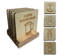 Sottobicchieri in legno a tema birra con supporto, set di 4 diversi sottobicchieri divertenti con disegni incisi al laser, decorazione rustica e moderna da bar e accessori per la grotta degli uomini