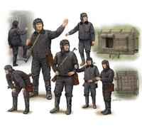 Soviet Soldier Scud B Crew Plastic Kit 1:35 Model TRUMPETER