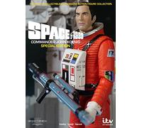 Spazio 1999 - John Koenig - in tuta spaziale con fucile laser ALP