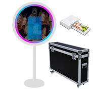 Specchio Photo Booth con APP Software Magic Selfie Station Shell Stand Photobooth Macchina Touch Screen con luce RGB e Trolley Flight Case per eventi (Bianco A, macchin mini stampante)