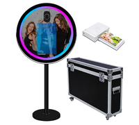 Specchio Photo Booth con APP Software Magic Selfie Station Shell Stand Photobooth Macchina Touch Screen con luce RGB e Trolley Flight Case per eventi (Nero A, macchin mini stampante)