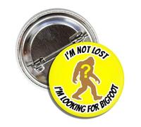Spilla a bottone con scritta "I'm Not Lost I'm Looking for Bigfoot", gialla, rotonda, 3,8 cm