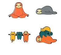 Spilla a forma di bradipo in smalto con motivo di meditazione Arhat, Klein, Metallo non prezioso