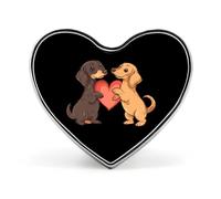 Spilla a forma di cuore con bassotto e cuore d'amore, in metallo, da appuntare sul risvolto della giacca, sul cappello o sulla borsa.