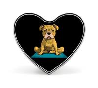 Spilla a forma di cuore con cane Pitbull che fa yoga