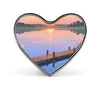 Spilla a forma di cuore con fiume al tramonto, cielo stellato e universo, per zaini o risvolti, spilla per San Valentino, anniversario