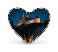Spilla a forma di cuore con il di Praga, spilla in metallo, spilla da bavero per uomo e donna, ideale per abbigliamento, borse, cappelli e accessori moda.