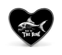 Spilla a forma di cuore con pesce "Bad to The Bone", graziosa spilla, distintivo per cappello, abbigliamento, accessori, regali per feste di matrimonio, per donne e uomini.